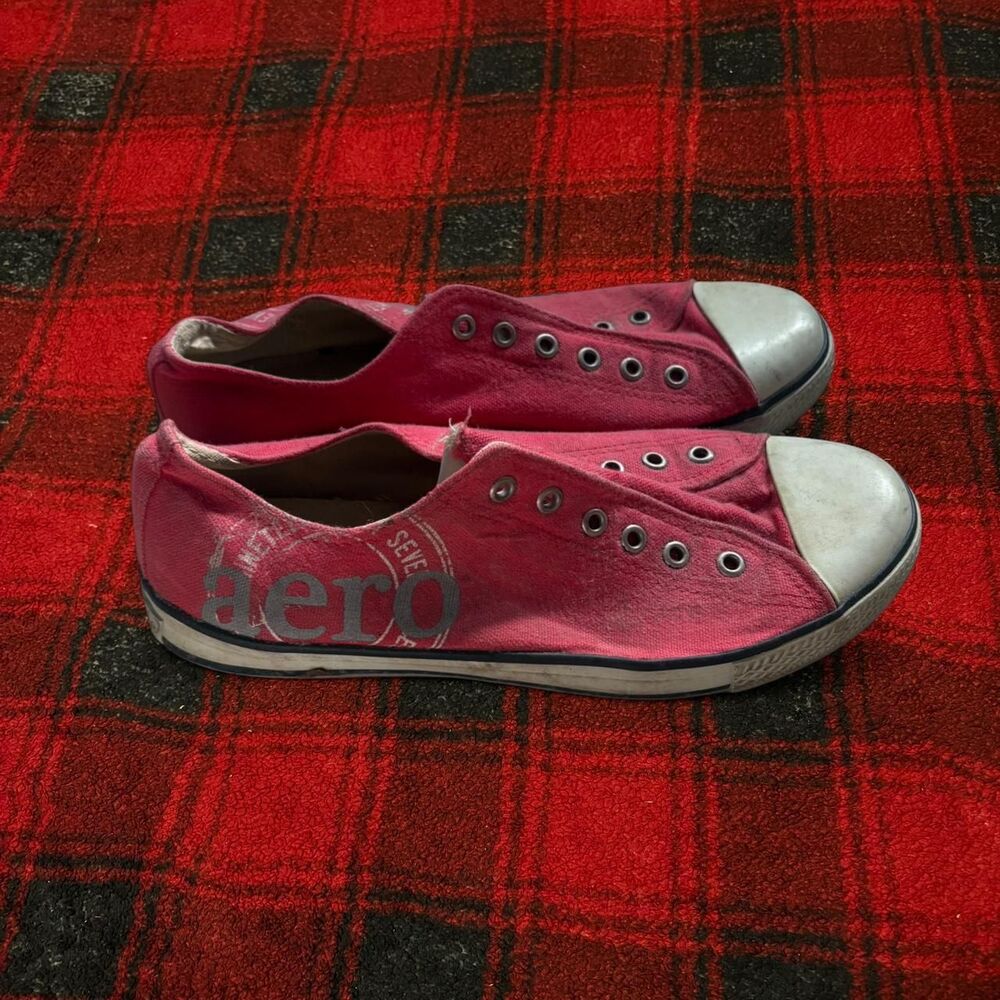 Rare pink Aeropostale low top Lace Free Design